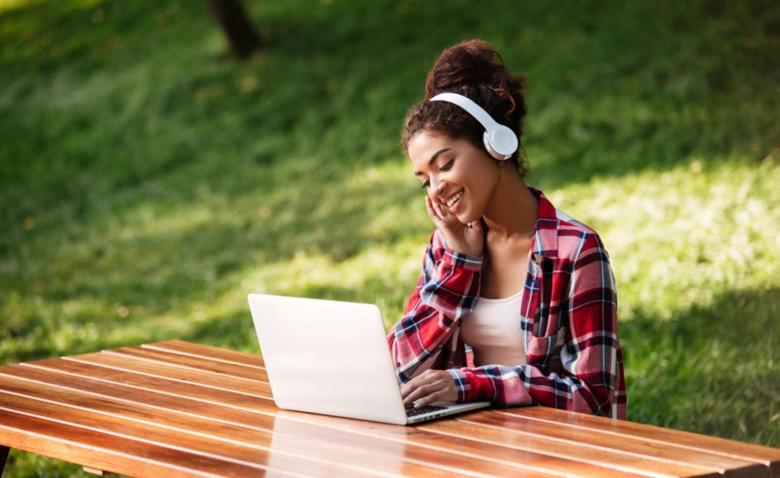 Students analyzing market patterns during workshop